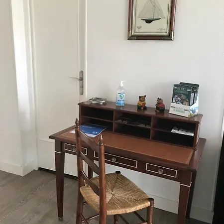 아파트 Fenetres Sur 아로만체스레방