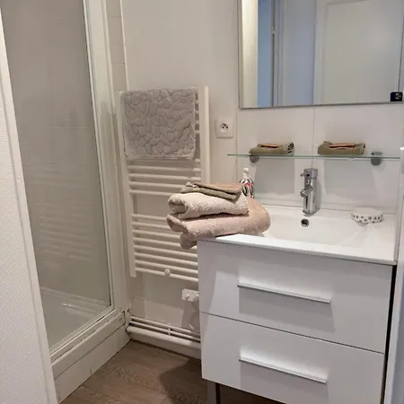 Fenetres Sur 아로만체스레방